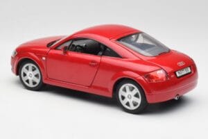 Audi TT 8N Coupe Rouge Revell 1:18 89909092 Métal — image 7 sur 8