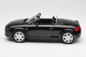 Audi TT 8N Roadster Black Metallic Minichamps 1:18 155017030 Métal — image 3 sur 6