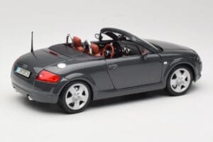Audi TT 8N Roadster Gris Maisto 1:18 50346 Métal — image 3 sur 8
