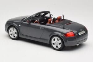 Audi TT 8N Roadster Gris Maisto 1:18 50346 Métal — image 7 sur 8