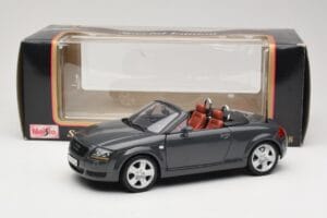 Audi TT 8N Roadster Gris Maisto 1:18 50346 Métal — image 8 sur 8