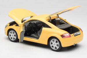 Audi TT 8N Jaune Revell 1:18 08954-M1 Métal — image 5 sur 8