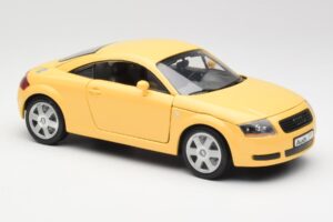 Audi TT 8N Jaune Revell 1:18 08954-M1 Métal — image 6 sur 8