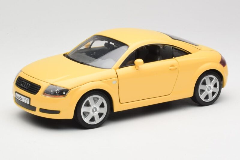 Audi TT 8N Jaune Revell 1:18 08954-M1 Métal