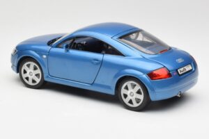 Audi TT 8N Bleu Revell 1:18 8954 Métal — image 7 sur 8