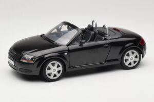 Audi TT 8N Roadster Noir Revell 1:18 8980 Métal