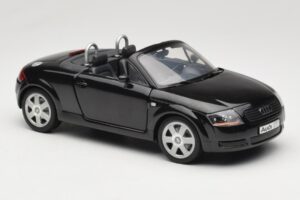 Audi TT 8N Roadster Noir Revell 1:18 8980 Métal — image 6 sur 8