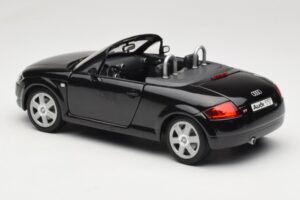 Audi TT 8N Roadster Noir Revell 1:18 8980 Métal — image 7 sur 8
