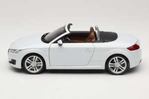 Audi TT 8S Roadster Glacier White Minichamps 1:18 5011400515 Métal — image 4 sur 8
