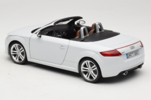 Audi TT 8S Roadster Glacier White Minichamps 1:18 5011400515 Métal — image 7 sur 8
