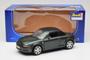 Audi TT 8N Roadster Vert Revell 1:18 8979 Métal — image 8 sur 8
