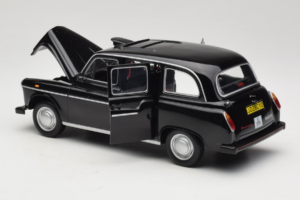 Austin FX4 London Taxi Noir Minichamps 1:18 180136000 Métal — image 5 sur 8