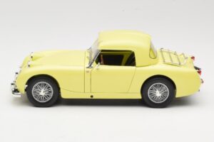Austin-Healey Sprite Mk1 Jaune Revell 1:18 8835 Métal — image 4 sur 8