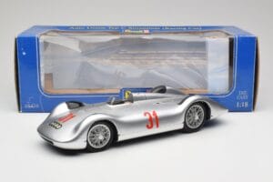 Auto Union Typ C Stromlinie #31 B. Rosemeyer 1937 Argent Revell 1:18 08436 Métal — image 8 sur 8