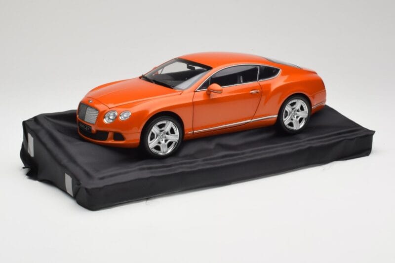 Bentley Continental GT Orange Metallic Minichamps 1:18 100139921 Métal