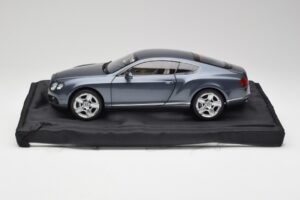 Bentley Continental GT Thunder Gris Minichamps 1:18 BL835 — image 4 sur 8