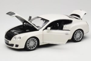 Bentley Continental GT Blanc Minichamps 1:18 100139621 Métal — image 2 sur 8