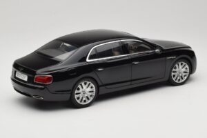 Bentley Flying Spur W12 Diamond Black Kyosho 1:18 08891DBK Métal — image 3 sur 8