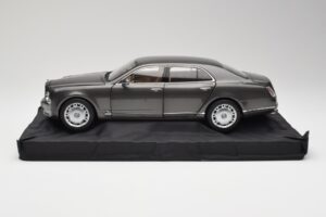 Bentley Mulsanne Brodgar Metallic Minichamps 1:18 BL843 Métal — image 4 sur 8