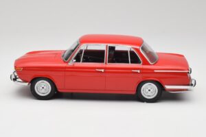 BMW 1800 Ti Carmin Rouge Minichamps 1:18 107024001 Métal — image 3 sur 6