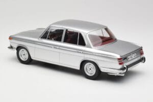 BMW 1800 Ti Argent Minichamps 1:18 107024000 Résine — image 5 sur 6