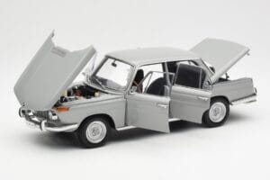 BMW 1800 TiSA Bernina Gris AUTOart 1:18 70621 Métal — image 2 sur 8