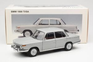 BMW 1800 TiSA Bernina Gris AUTOart 1:18 70621 Métal — image 8 sur 8