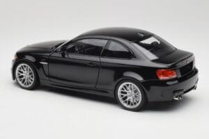 BMW 1M Coupe E82 Black Metallic Minichamps 1:18 110020021 Métal — image 7 sur 8
