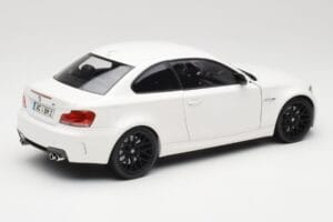 BMW 1M Coupe E82 Blanc Minichamps 1:18 110020022 Métal — image 3 sur 8