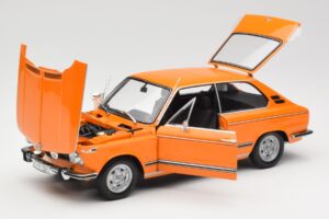 BMW 2000 Tii Touring Orange Minichamps 1:18 80430145824 Métal — image 2 sur 8