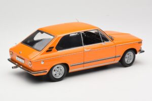 BMW 2000 Tii Touring Orange Minichamps 1:18 80430145824 Métal — image 3 sur 8