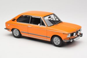 BMW 2000 Tii Touring Orange Minichamps 1:18 80430145824 Métal — image 6 sur 8