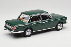 BMW 2000 121 Vert MCG 1:18 MCG18542 Métal — image 2 sur 6