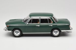 BMW 2000 121 Vert MCG 1:18 MCG18542 Métal — image 3 sur 6
