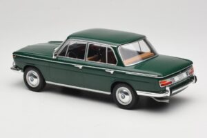 BMW 2000 121 Vert MCG 1:18 MCG18542 Métal — image 5 sur 6
