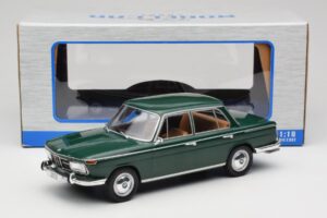 BMW 2000 121 Vert MCG 1:18 MCG18542 Métal — image 6 sur 6
