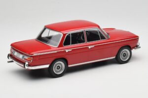 BMW 2000 121 Rouge MCG 1:18 MCG18543 Métal — image 2 sur 6