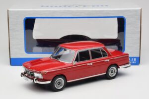 BMW 2000 121 Rouge MCG 1:18 MCG18543 Métal — image 6 sur 6