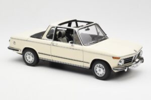 BMW 2002 Baur Cabriolet E10 Chamonix Blanc AUTOart 1:18 70532 Métal — image 6 sur 8