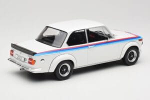 BMW 2002 E10 Turbo Blanc MCG 1:18 MCG18408-R Métal — image 2 sur 6