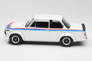 BMW 2002 E10 Turbo Blanc MCG 1:18 MCG18408-R Métal — image 3 sur 6