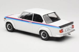 BMW 2002 E10 Turbo Blanc MCG 1:18 MCG18408-R Métal — image 5 sur 6