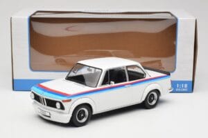 BMW 2002 E10 Turbo Blanc MCG 1:18 MCG18408-R Métal — image 6 sur 6