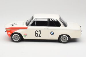 BMW 2002 tiK BMW AG #1 H. Hahne / D. Quester Class Winner Guards International 6 Hours Brands Hatch 1969 Minichamps 1:18 1556 — image 3 sur 6