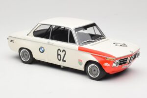 BMW 2002 tiK BMW AG #1 H. Hahne / D. Quester Class Winner Guards International 6 Hours Brands Hatch 1969 Minichamps 1:18 1556 — image 4 sur 6