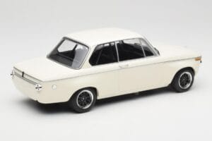 BMW 2002 Blanc Plain Body Version Minichamps 1:18 155702600 Métal — image 2 sur 6