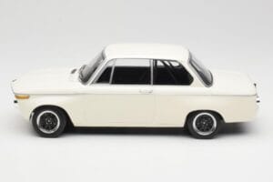 BMW 2002 Blanc Plain Body Version Minichamps 1:18 155702600 Métal — image 3 sur 6