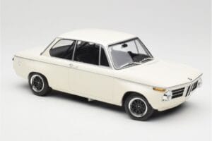 BMW 2002 Blanc Plain Body Version Minichamps 1:18 155702600 Métal — image 4 sur 6