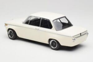 BMW 2002 Blanc Plain Body Version Minichamps 1:18 155702600 Métal — image 5 sur 6