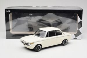 BMW 2002 Blanc Plain Body Version Minichamps 1:18 155702600 Métal — image 6 sur 6